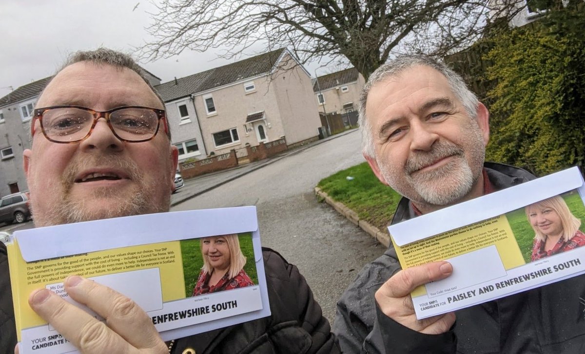 LinwoodAndCSNP's tweet image. Out again on SNP #DayOfAction delivering survey cards and leaflets in Linwood for @jacquelinecSNP  #ActiveSNP :-)