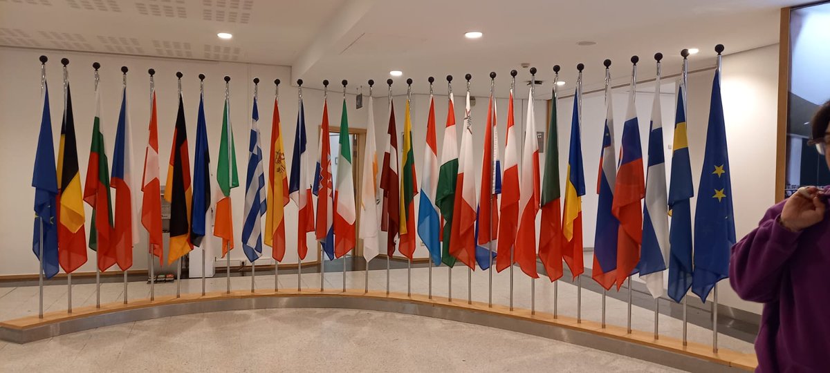 auvigne's tweet photo. Le Cvl du lycée Léonard de Vinci-Vaugirard est à Bruxelles : Europe, design, art : un triptyque 100% insérant... 100 % emploi... une belle découverte !!! https://t.co/LQHOxgPX6g