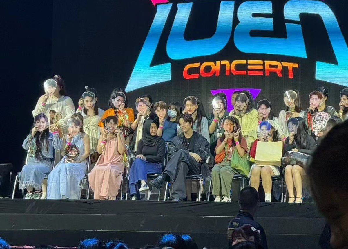 nanonsmark's tweet photo. this is such disrespectful behaviour. if he wanted to talk about ohm, he would. respect when he doesn’t. he literally worked so hard on his SOLO! concert, he mentioned multiple times during the concert itself that he had gone through a hard time.. and then y’all go and do this https://t.co/Velod0j92n