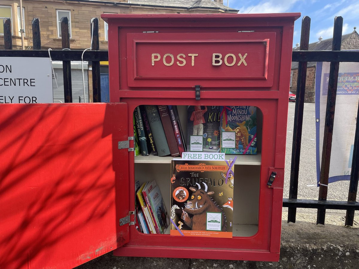 “All was quiet in the deep dark wood” The Book Fairies are sharing copies of a special gold edition of the classic The #Gruffalo, on the 25th anniversary of the book! Did you find one in #Edinburgh? #ibelieveinbookfairies #TBFGruffalo #TBFMacMillan #Gilmerton #Gruffalo25