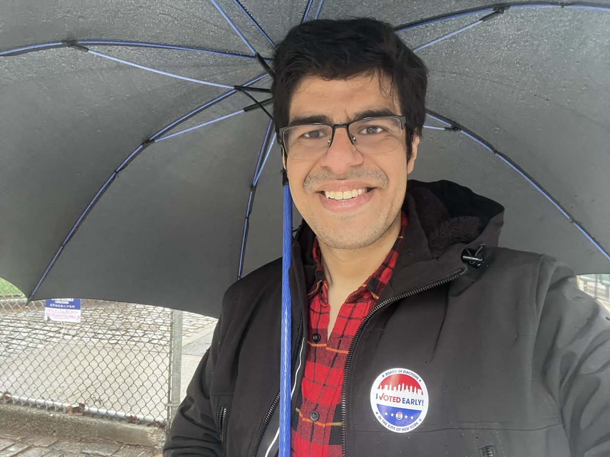 A little rain was not going to stop me from voting early for @JoeBiden in the Democratic primary! Voting is open till 6 PM today. For poll site information and voting hours during early voting and on Election Day, go to findmypollsite.vote.nyc