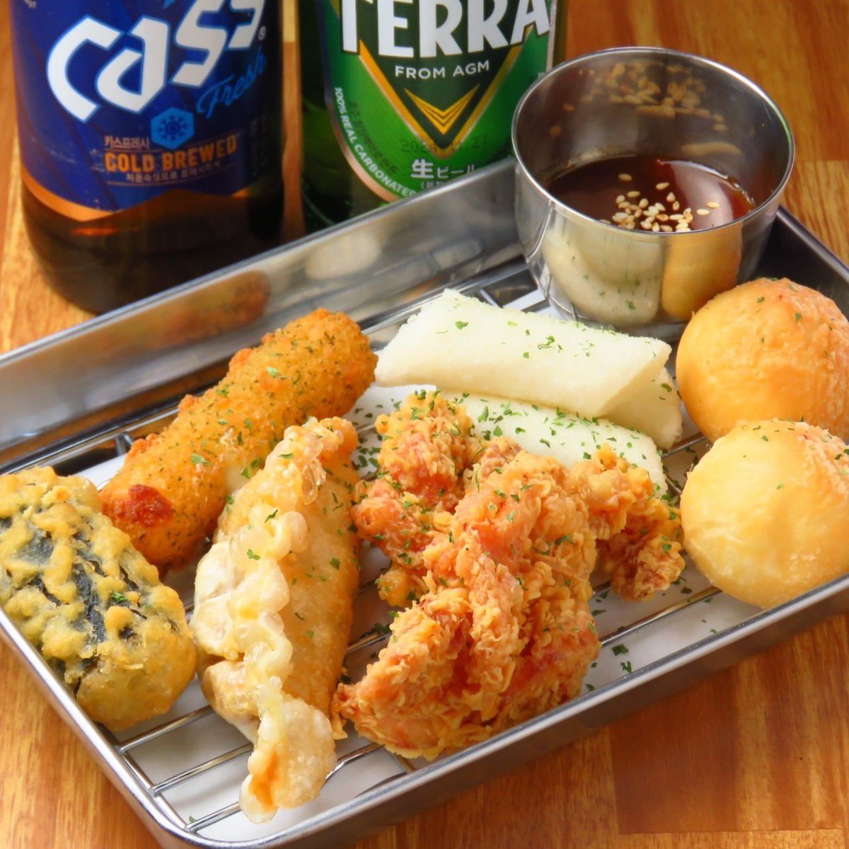 PAIKAN8's tweet photo. 揚げ物盛り合わせ🍗

#自由が丘 #自由が丘居酒屋
#自由が丘韓国料理 ＃韓国居酒屋
#自由が丘グルメ https://t.co/wvhDVqxHwF