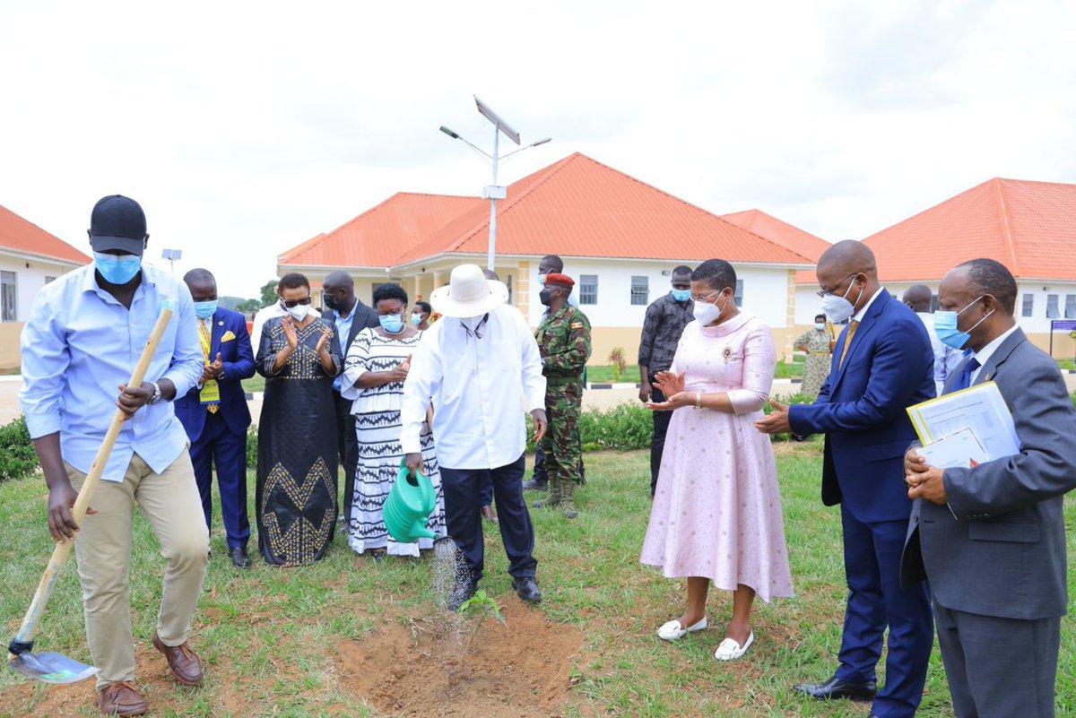 The President of the Republic of Uganda, H.E @KagutaMuseveni has today, officially commissioned Bukedea Teaching Hospital and Bukedea College of Health Sciences, established by the area's woman Member of Parliament and the Speaker of Parliament, Rt Hon @AnitahAmong. He…