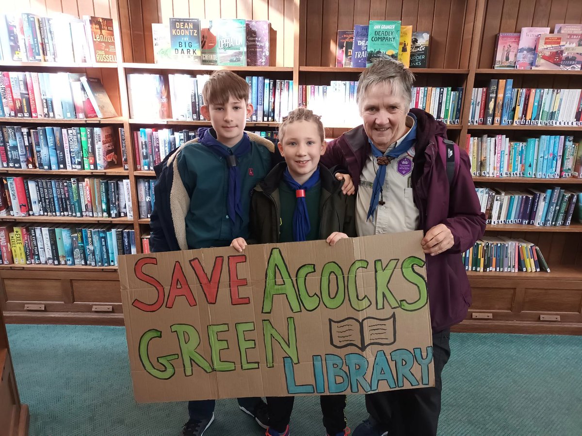 Joining #260thBirminghamScouts @rogerbhx #friendsoflibraryofbirmingham & #AcocksGreen residents at today's 'read in' to help #SaveAcocksGreenLibrary from #BirminghamBudgetCuts