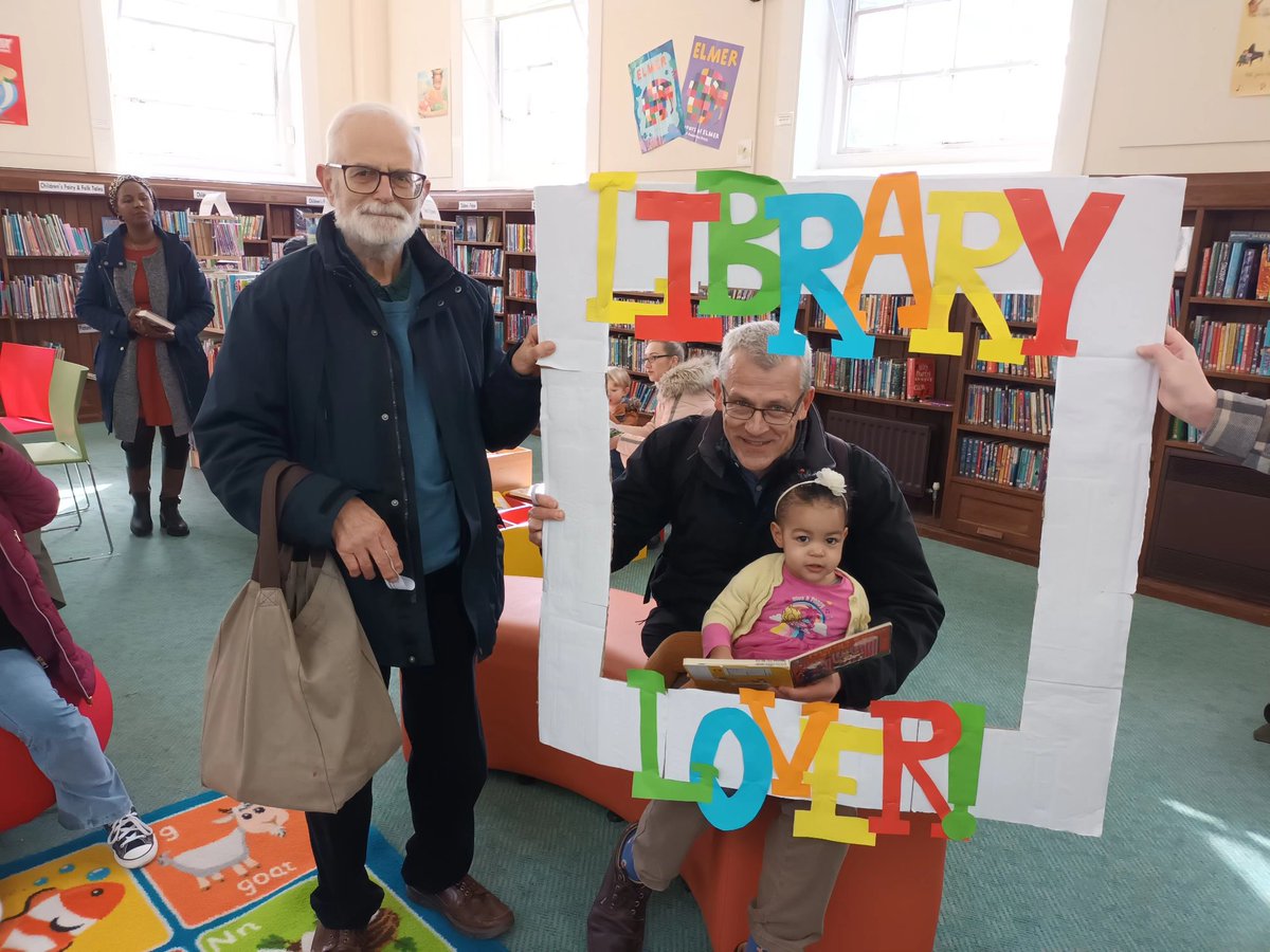 deborahharries's tweet photo. Joining #260thBirminghamScouts @rogerbhx #friendsoflibraryofbirmingham & #AcocksGreen residents at today's 'read in' to help #SaveAcocksGreenLibrary from #BirminghamBudgetCuts https://t.co/3D25ZEGz8B