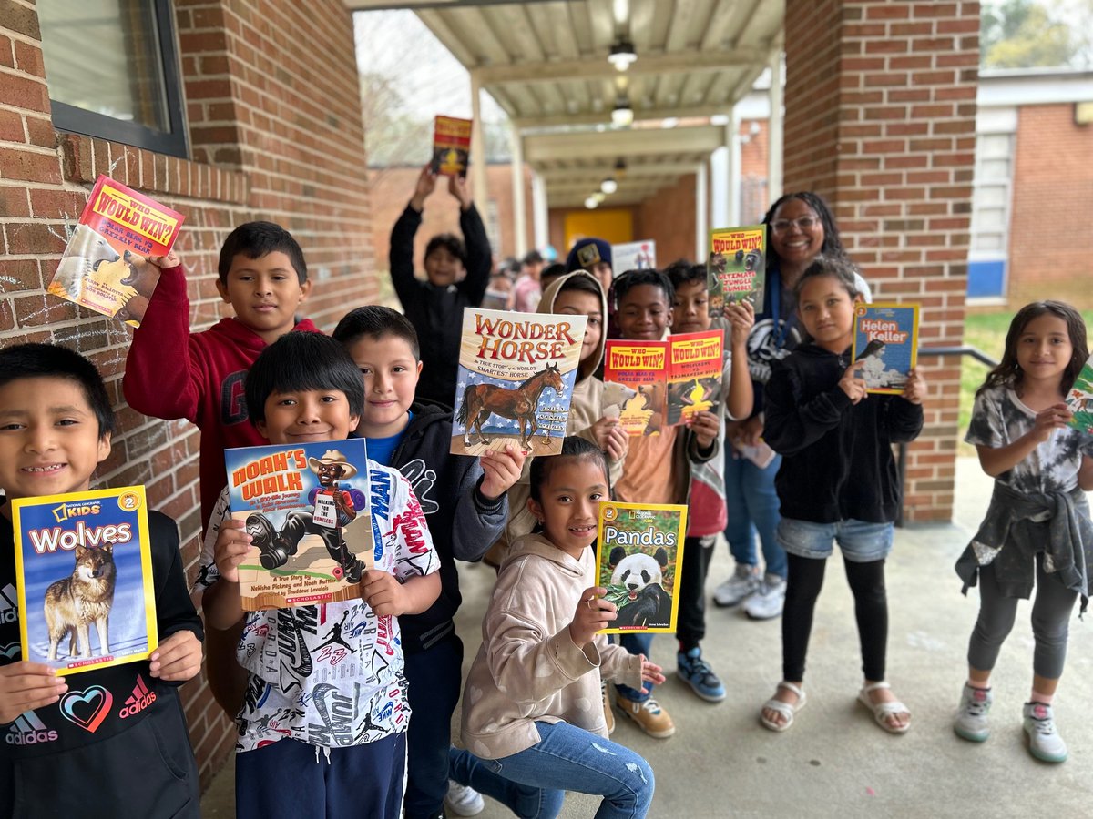 MontclairEleme2's tweet photo. Read Across DeKalb! Montclair Elementary welcomed special guest readers including our very own Superintendent Dr. Devon Horton!
#iLoveDCSD https://t.co/SaUO7OgXKc