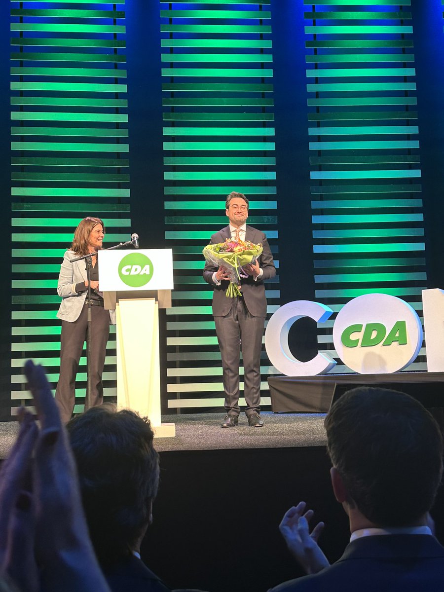 Inspirerend en perspectiefvol @cdacongres met >1000 deelnemers in @HartvanHolland #Nijkerk met onze @cdavandaag leider @HenriBontenbal met indrukwekkende speech, @cdaeuropa leider @tbwberendsen , nieuwe voorzitter @JWiertz48471 en compliment voor wnd vz @Mark_Buck #wegomhoog