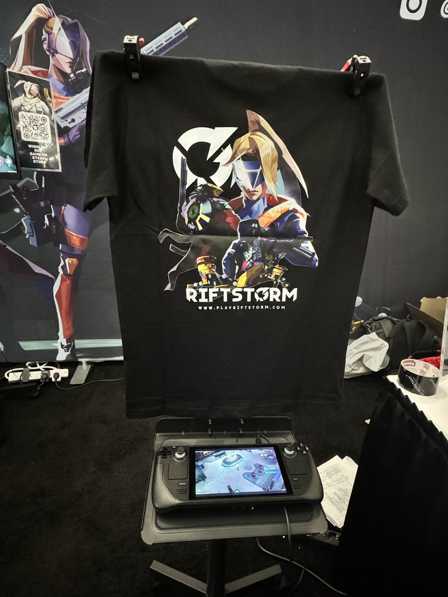 A peek of our exclusive t-shirt on #PAXEast ✨ We also provide Steam deck to try!