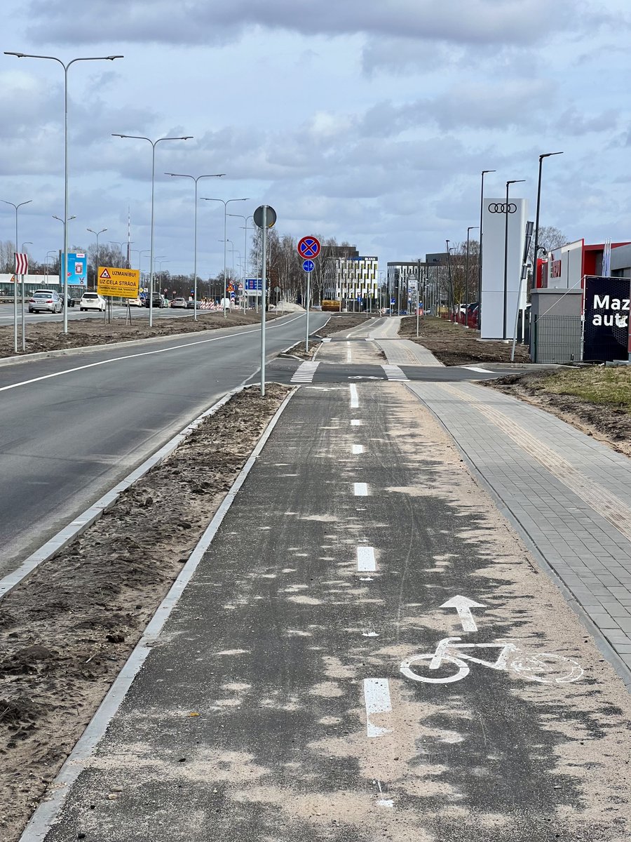 Vai kāds jau ir ievērtējis jauno Rīgas velo ceļu gar Kārļa Ulmaņa gatvi?
<a href="/RigasDome/">Rīga</a> kad ir plānots to uzkopt?