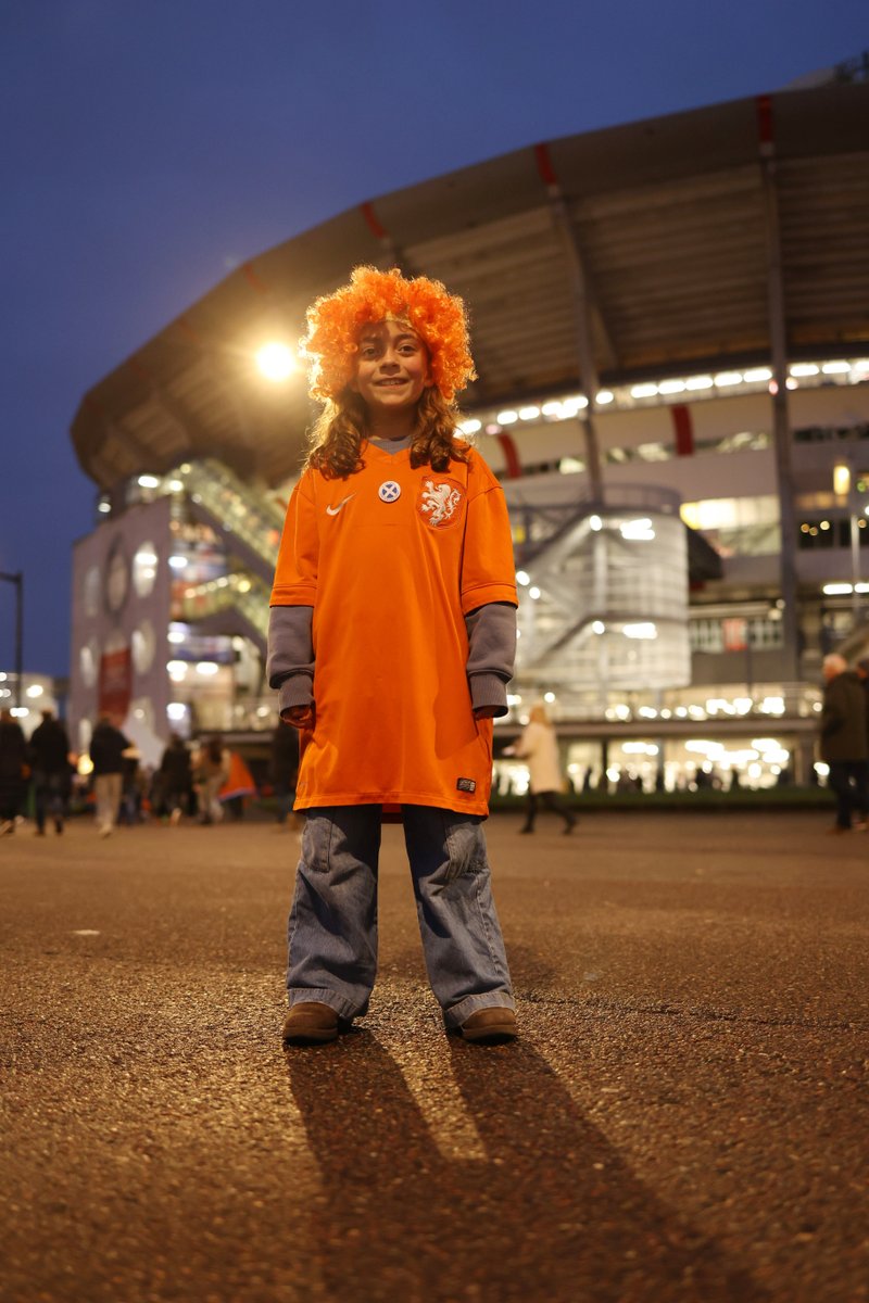 De Oranje fans kregen een fantastische wedstrijd voorgeschoteld gister in de ArenA! Volledig uitgedost in oranje outfits en vlaggen schreeuwden ze het Nederlands elftal naar een 4-0 overwinning tegen Schotland. Heb jij genoten van de wedstrijd? 🧡 #NEDSCO #JohanCruijffArenA
