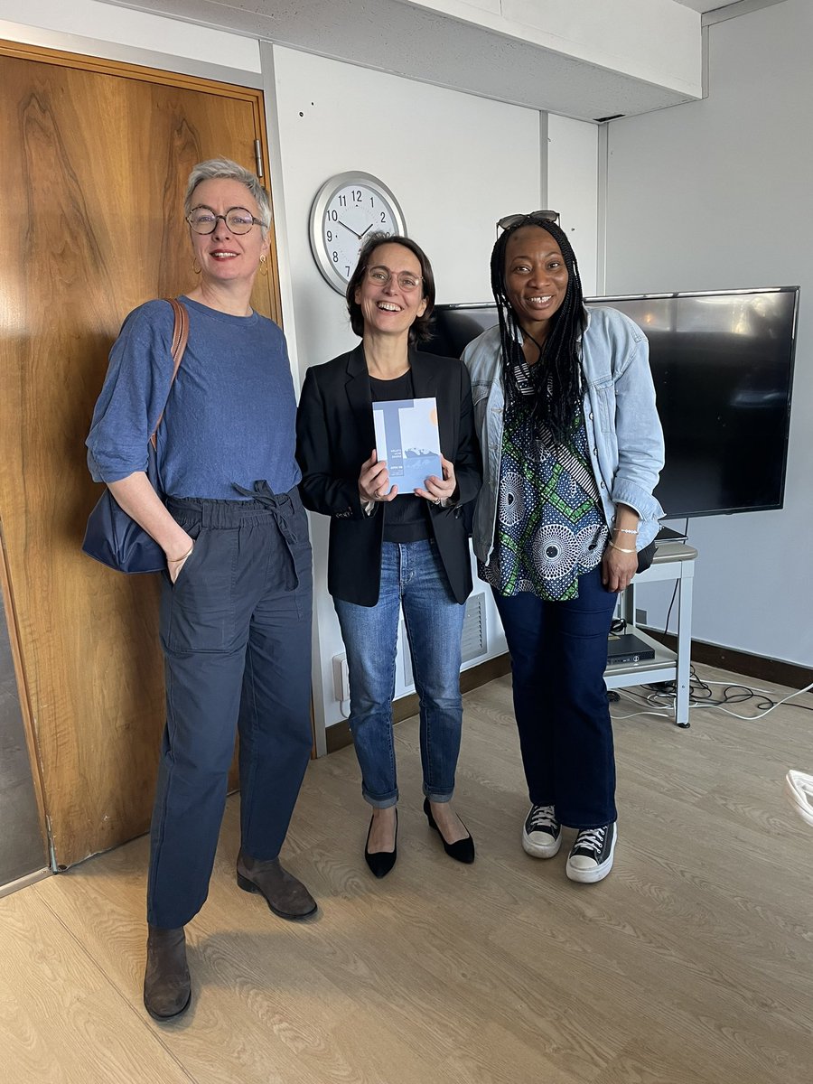 Superbe journée en littérature avec Melatu Uche Okorie et Marie Mianowski à Lyon. Lecture de This Hostel Life (Cette Vie - paru en français ce mois ci chez Tropisme) à la merveilleuse librairie anglophone #DamnFineBooks et visite de @BibLyon. tropismeseditions.com/product-page/c…