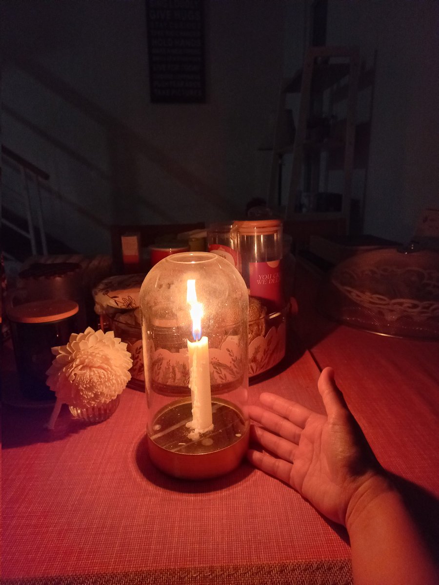 Satu jam minim cahaya enak juga, tambah adem. 
Be part the change <a href="/EHindonesia/">Earth Hour Indonesia</a> #EarthHour2024 #EarthHourDay