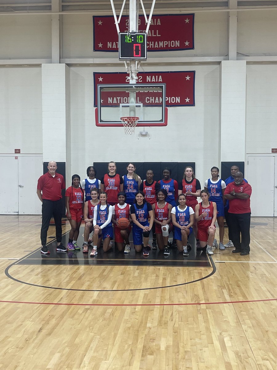 ⁦@FACACoach⁩ North vs. South Girls-All Star Game. #EvahWatterson #CoachPorter ⁦@VHS_Girls_Bball⁩ 💯