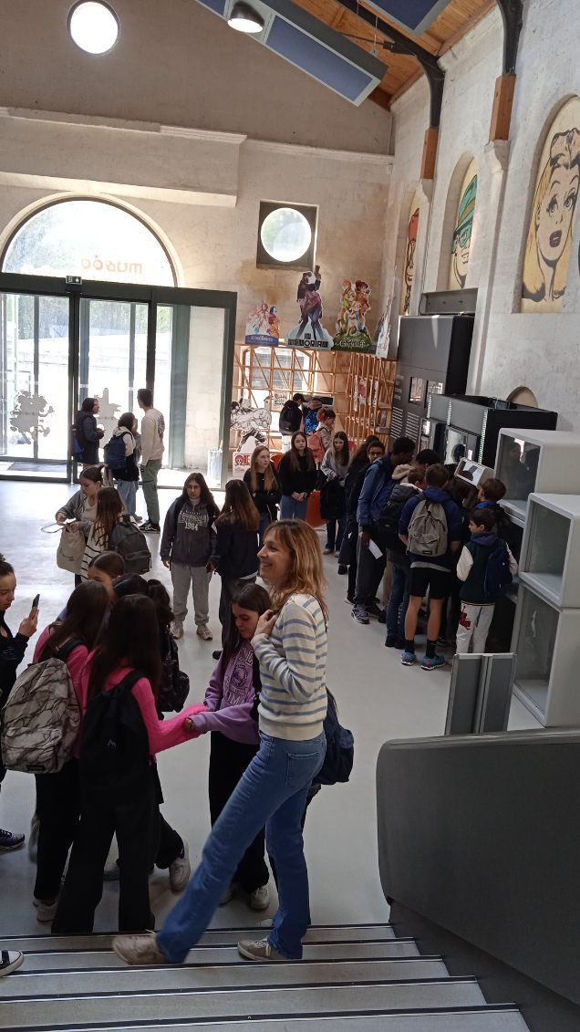 CollegeNadaud's tweet photo. Les passagers du vent !
D’Angoulême à La Rochelle, deux jours intenses et dépaysants pour les élèves de 4eme.
#citeBD #museemaritime #museedunouveaumonde 
#oceansoleil#vivre-ensemble
@Dsden23 @aclimoges https://t.co/VAuCDozv1A