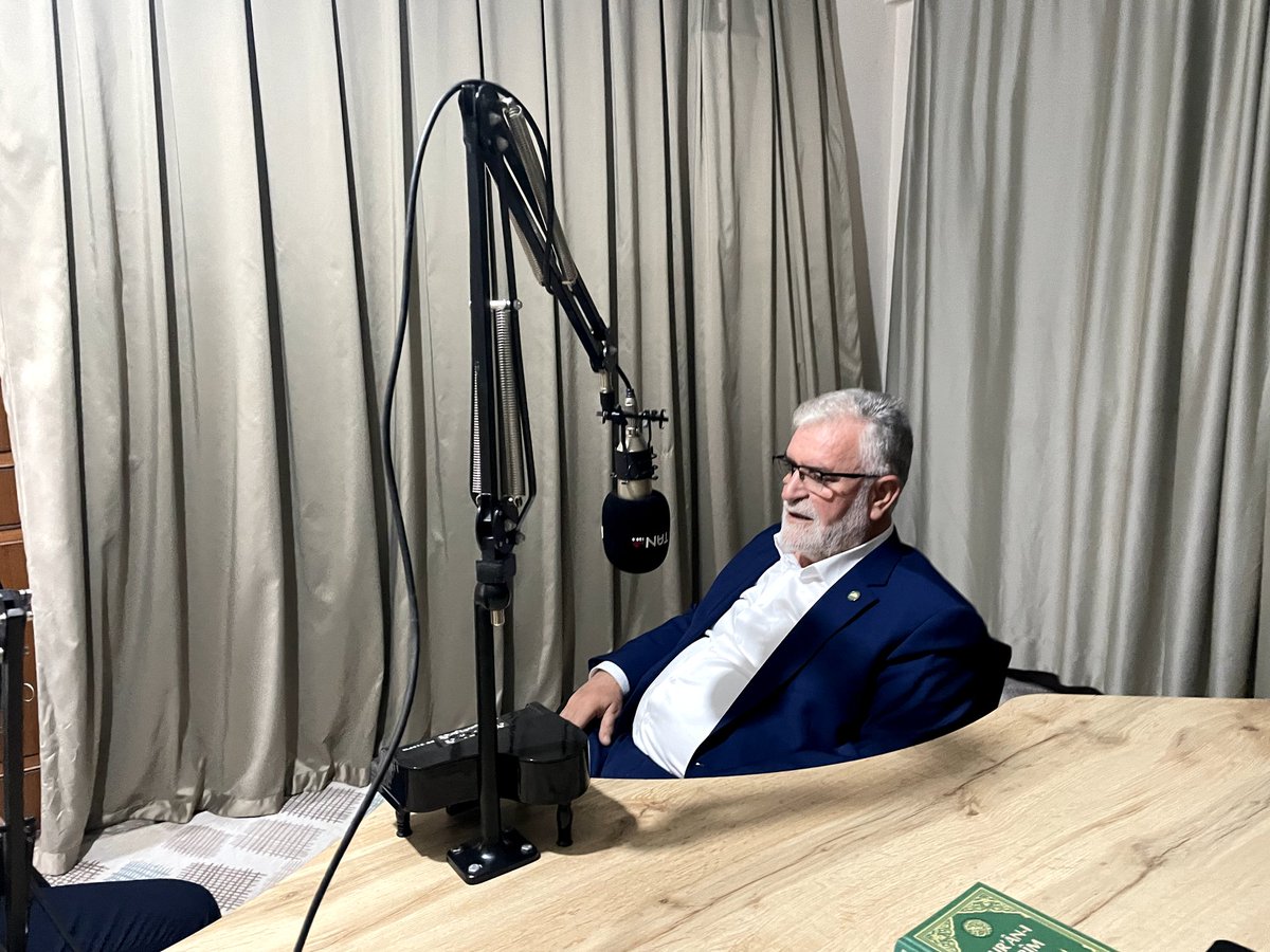 Siirt Botan FM'de "Gündem Özel" programında  Siirt'in geleceği üzerine sohbet ettik. Projelerimizi aktararak HÜDA PAR'ın Belediyecilik anlayışını konuştuk.

Misafirperveliklerinden ve hoş sohbetlerinden dolayı Botan FM ( <a href="/botanfm/">botanfm</a> ) ailesine teşekkürler.