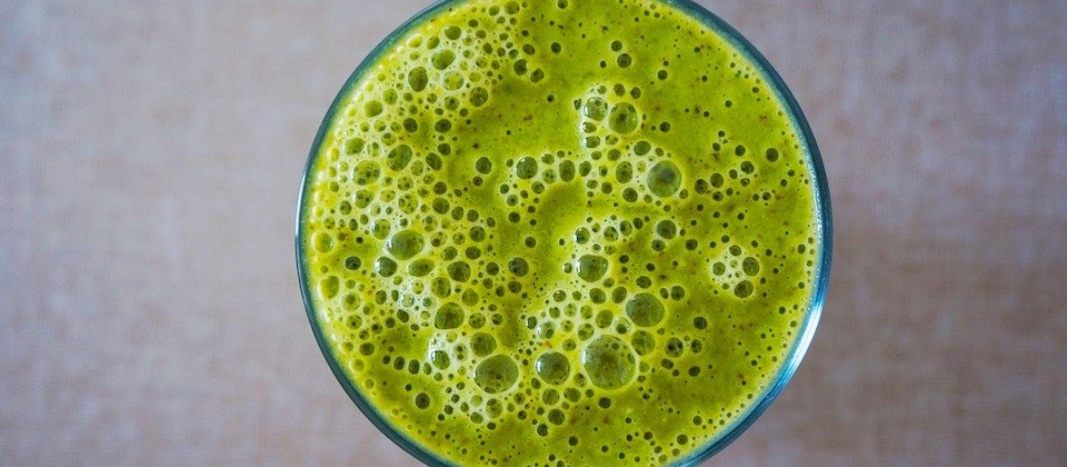 You Probably Don’t Need that Green #AG1 Smoothie mcgill.ca/oss/article/cr… via @McGillOSS '...an expensive cocktail for the worried well...' 'Like a wellness bingo card. Alkaline. Raw. Superfood. Adaptogen. These all refer to unsubstantiated health trends.' 'There is no such…