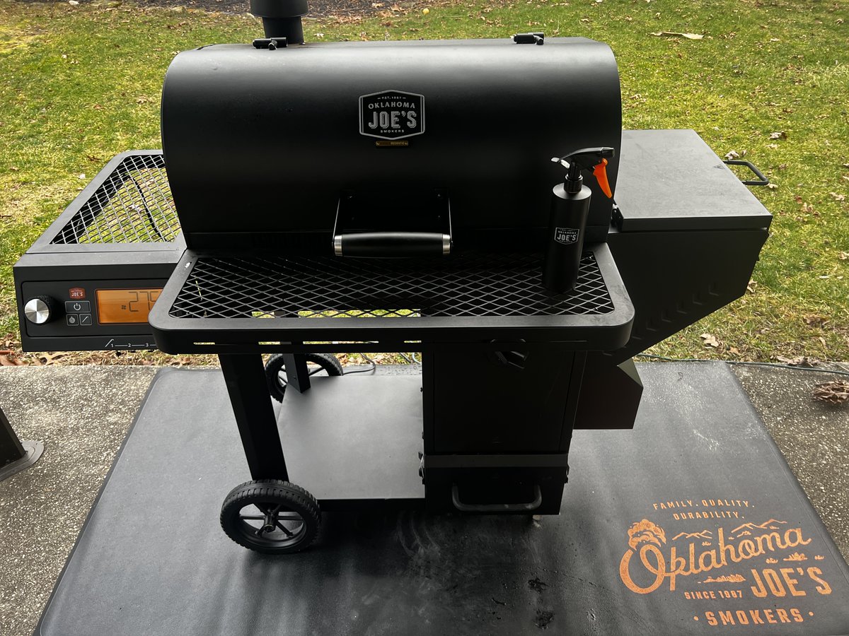 The Tahoma 900 l is easy smoking, with a precision digital display and app connectivity to keep you clued in, whether it's an all-day cook or a high-heat finish. Available at @lowes. #OklahomaJoes #OKJ #RealSmokeFlavor #Tahoma #Tahoma900 oklahomajoes.com/tahoma-900
