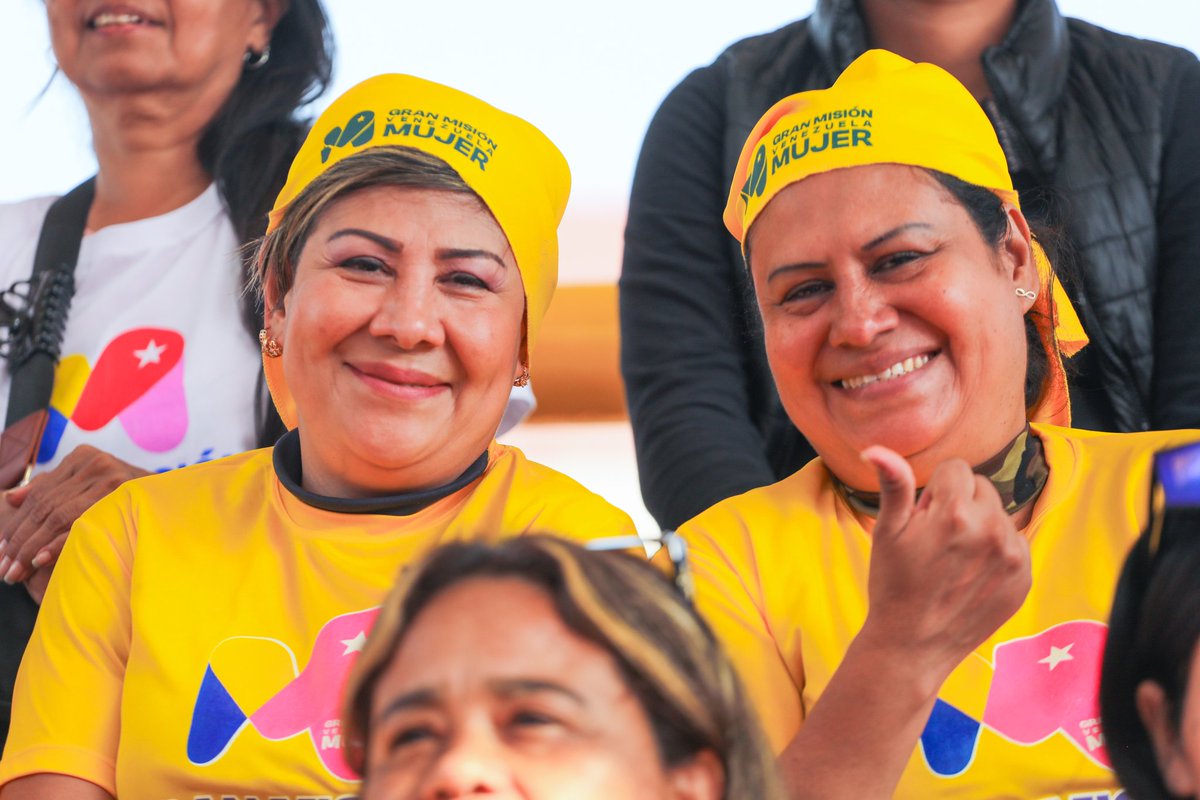 ¡Qué belleza! Se han inscrito e incorporado más de 5 millones 250 mil mujeres en la GMVM y nosotros debemos darle el amor y el Poder para ir juntos y juntas, paso a paso, construyendo lo nuevo, porque esta Gran Misión busca integrar todo lo que hemos hecho, para alcanzar un nivel