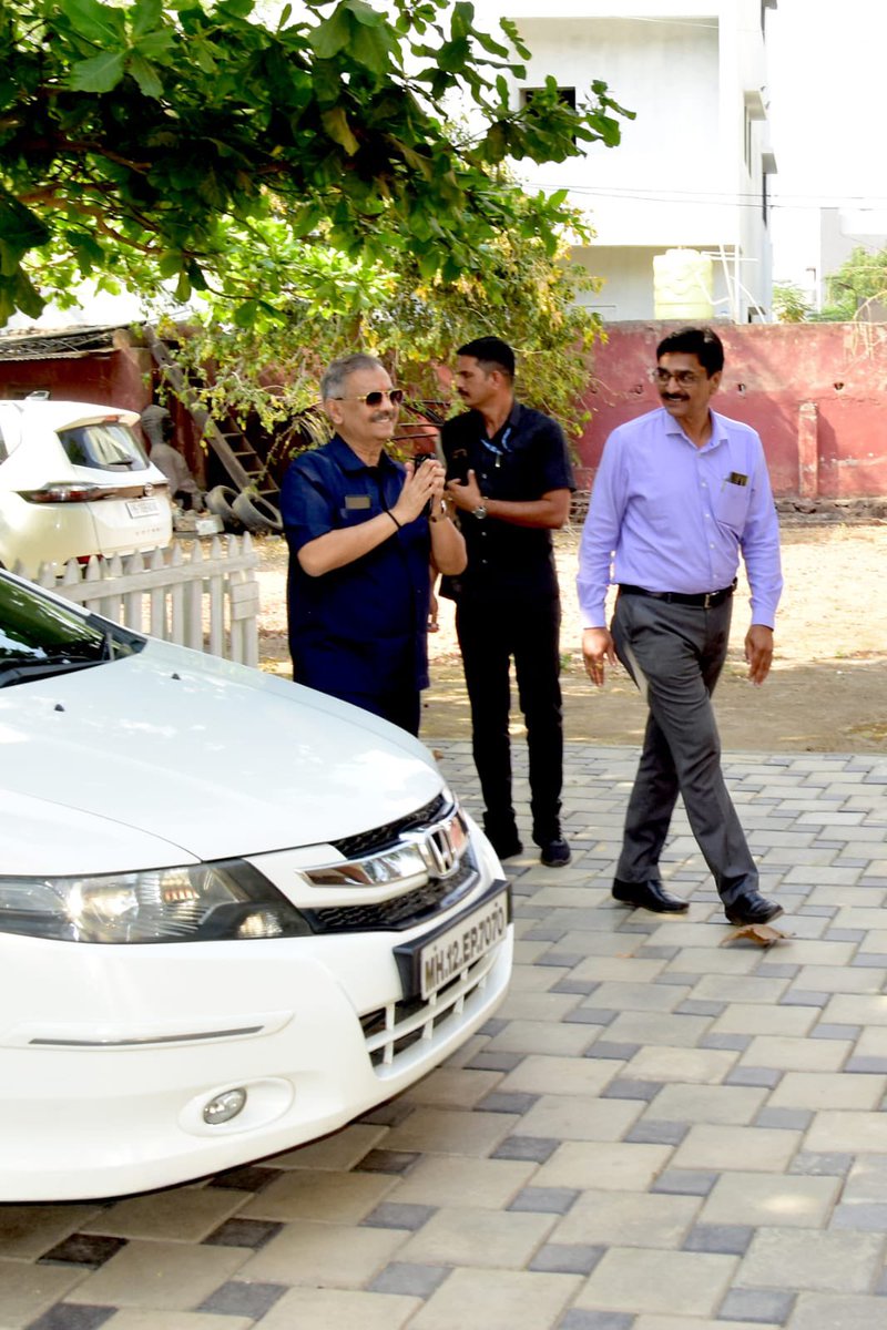 srbxe_'s tweet photo. Padmashri Adv. Ujwal Nikam visited our residence Shriratna at Sakri https://t.co/DTFcv5U0D7