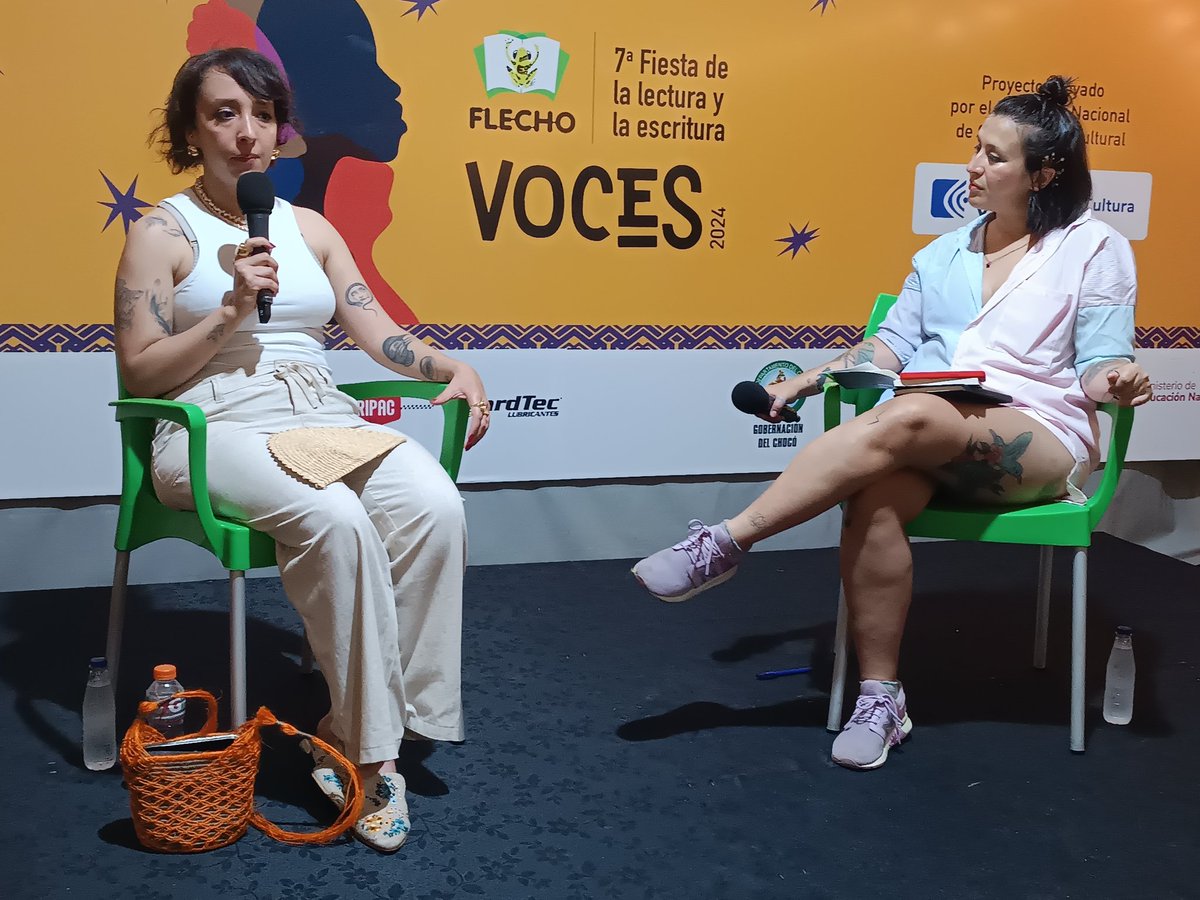 nuestromotete's tweet image. Durante el tercer día las conversaciones abordaron la transición del periodismo a la literatura, la importancia del bilingüismo para juntar orillas, honraron la vida y obra de Arnoldo Palacios y las obras literarias de 
María Fernanda Fitzgerald y Jairo Buitrago. #FlechoQuibdó