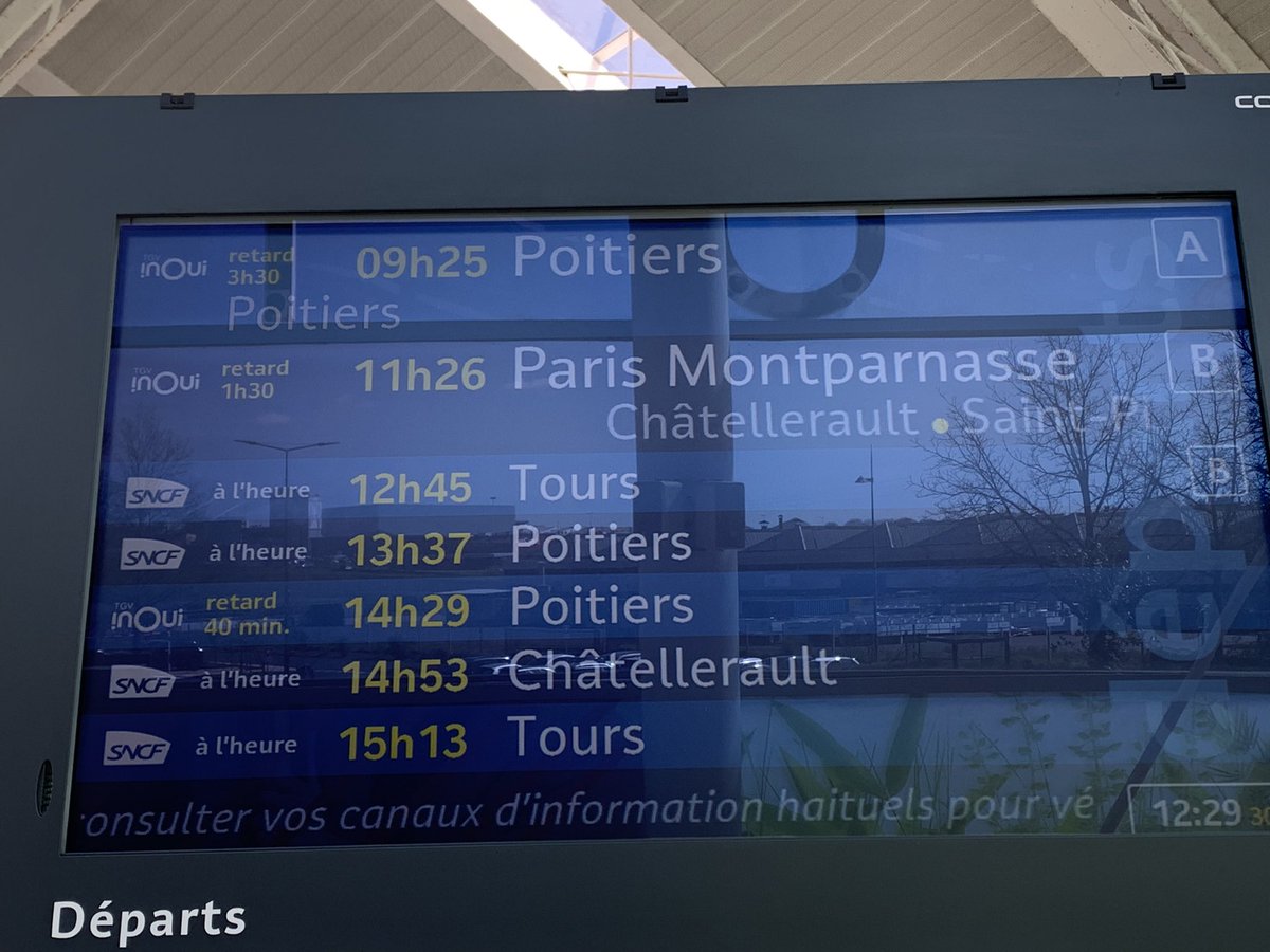 5ème et dernier jour du voyage : le difficile retour sur Sélestat … en laissant le soleil du Futuroscope derrière nous mais aussi plus de 3 heures de retard ⏰ au final Petit pique-nique improvisé dans hall de la gare en allant au ravitaillement avec les filles