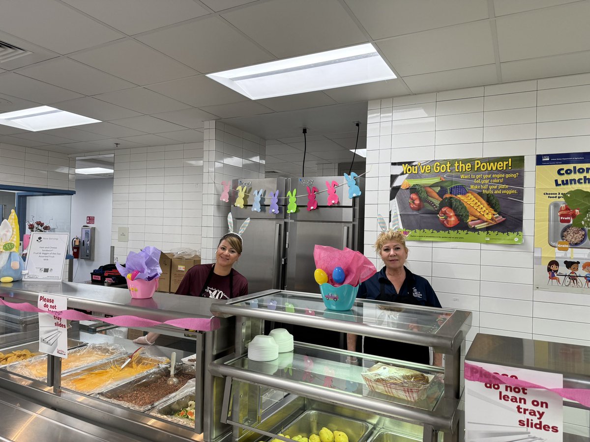 Our Cafeteria staff is “EGG-CELLENT” @ARCESYISD Thank you for creating this happy space for our students 💛@YISDNutrition #THEDISTRICT @johnlara_1 @emccarthy11479