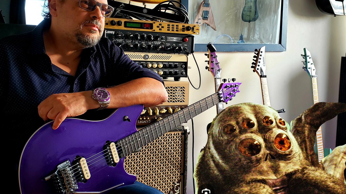 Rabih_Guitars's tweet photo. Hanus Visiting Studio R 🎙. #hanus #electricguitar #guitarmania #purpleguitar #evhguitars #evhwolfgang #evhgear #guitarland #guitargear #guitarist #floydrose https://t.co/S6HRrSqNgc