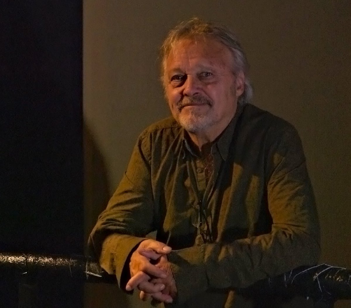 J'aimerai entendre "Je reviendrai", et me réveiller de ce cauchemar au son de sa voix par un "JE SUIS REVENU !"  Mais non... 😔

Daniel Beretta, LA voix française d'Arnold Schwarzenegger disparaît un mois après celle de Stallone, Alain Dorval.
Adieu, les Expendables du doublage !