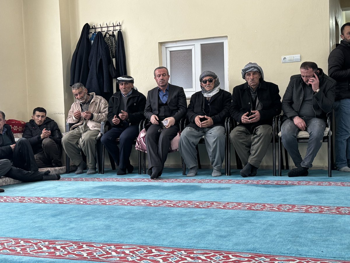KayaZeydin's tweet photo. 📍Hakkari

❇️ Dörtyol Camii

İnna Lillâhi ve İnnâ İleyhi Raciûn

Geçirdiği ani kalp krizi sebebiyle kaldırıldığı hastanede vefat eden, yakın akrabamız Bedel KAYA’nın vefat haberini derin bir teessür ile öğrenmiş bulunmaktayım.

Merhuma  Cenab-ı Hak’tan rahmet, ailesine ve yakınlarına başsağlığı diliyorum.

Rabbim Mekanını Cennet Eylesin. 🤲