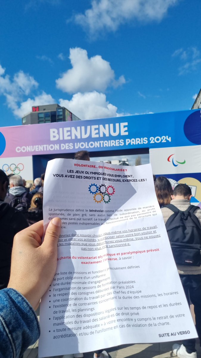 🇫🇷 I've just arrived at the #Paris2024 convention alongside 45,000 volunteers of all shapes, sizes, age, ability and motivation! Opinion seems divided, however, on whether this is labour exploitation or collective participation? Please share your thoughts, opinions & reflections!