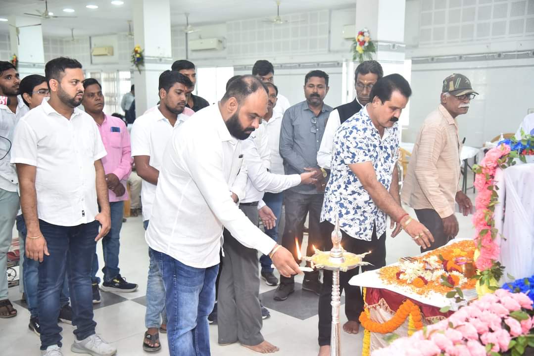 Sbsbhadrak's tweet photo. ତ୍ୟାଗ,ନିଷ୍ଠା,ସମର୍ପଣ ଓ ବଳିଦାନର ପ୍ରତୀକ କୋଟି କୋଟି ଯୁବକ ମାନଙ୍କ ଆଦର୍ଶ ଶହୀଦ୍ ଭଗତ୍ ସିଂ,ଶହୀଦ୍ ରାଜଗୁରୁ ଓ ଶହୀଦ୍ ସୁଖଦେବଙ୍କ ୯୩ ତମ ବଳିଦାନ ଦିବସ ଅବସରରେ ଶହୀଦ୍ ଭଗତ୍ ସେନା ପରିବାର ପକ୍ଷରୁ ଆୟୋଜିତ ଶ୍ରଦ୍ଧାଞ୍ଜଳି ସଭା ଓ ବିଶାଳ ରକ୍ତଦାନ ଶିବିରକୁ ସଫଳ କରାଇବାରେ ସହାୟକ ହୋଇଥିବା ସମସ୍ତ ବୁଦ୍ଧିଜୀବି, (1/4) https://t.co/Sq2PMrWNNG