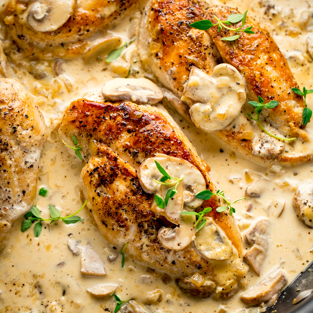 Pan fried chicken in a creamy white wine and garlic sauce with mushrooms. I love this for a luxury dinner served with sauteed potatoes and greens.😋
A lovely alternative to a Sunday roast.

kitchensanctuary.com/chicken-with-c…
#creamychicken #chickenrecipe #easyrecipe