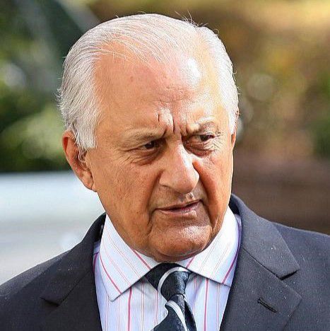Profound condolences on the demise of ex-FS Shahryar M. Khan, an outstanding diplomat with invaluable services to 🇵🇰 throughout his illustrious career.He excelled equally beyond diplomacy - as Chairman PCB, an author, & academic.His personal charm & rich legacy will be remembered