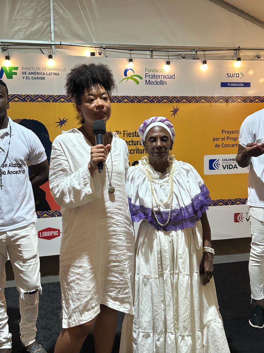 nuestromotete's tweet image. #FlechoQuibdó
La tercera noche cerró con alabaos por parte de Crecencia Ancestral.✨💜 Fabiola Torres, la voz líder de los alabaos en el Chocó nos honró con su presentación y su grupo de jóvenes que heredan esta tradición cultural afrocolombiana.