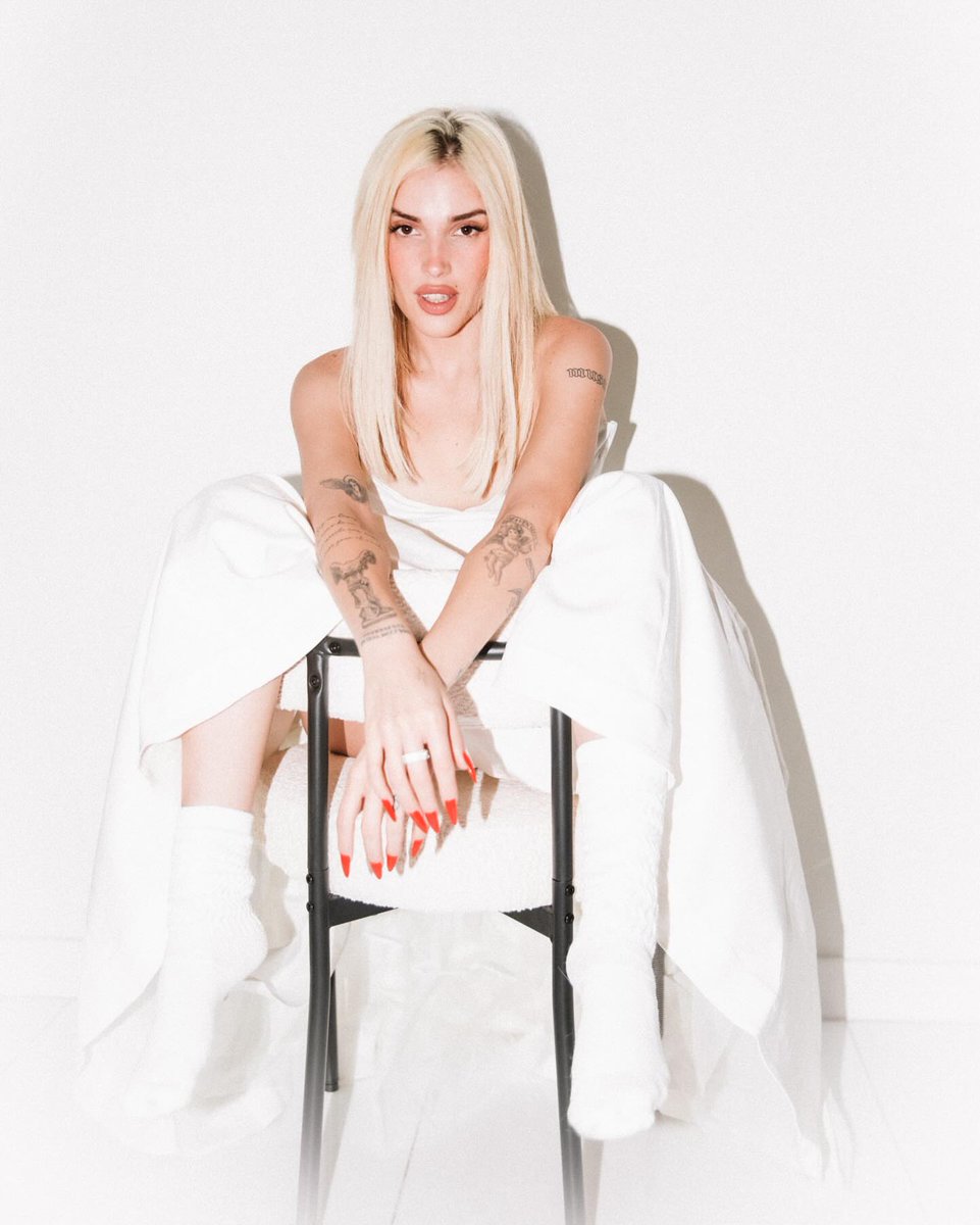 warnermusicmex (@warnermusicmex) on Twitter photo Hoy celebramos el cumpleaños de la talentosa <a href="/soyelenarose/">Elena Rose</a> y también el lanzamiento de su tema 'Me lo Merezco'. Que tu día esté lleno de música, alegría y mucha inspiración. 🎶🎂🥳
🎧 ElenaRose.lnk.to/MeLoMerezco
#MeLoMerezco #ElenaRose #FelizCumpleaños Hoy celebramos el cumpleaños de la talentosa <a href="/soyelenarose/">Elena Rose</a> y también el lanzamiento de su tema 'Me lo Merezco'. Que tu día esté lleno de música, alegría y mucha inspiración. 🎶🎂🥳
🎧 ElenaRose.lnk.to/MeLoMerezco
#MeLoMerezco #ElenaRose #FelizCumpleaños