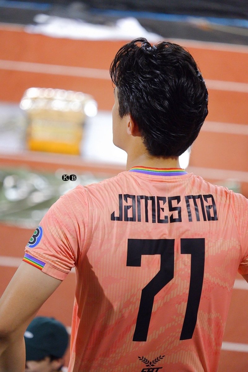 Jeab_MX's tweet image. ก็นั่งลุ้นบอลในสนามด้วยกันไปเลย
#jamesma #เจมส์มาร์
#james_jamesma
#งานบอล54ปีช่อง3