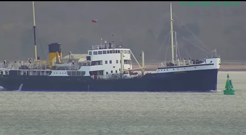 ColinMBaxter's tweet photo. Nice to spot some @NatHistShips on #Southampton water at lunchtime .#Shieldhall & #GoldenVanity @ResearchthePast seen on #Netley and #Itchen #shipspotting #webcams https://t.co/fWNdZgE3Tn @48hrsnotice4sea @Mike24775926 @AmzJS13 @BPiniuta @HE_Maritime @MaritimHeritage https://t.co/0Xx8Z47jLk