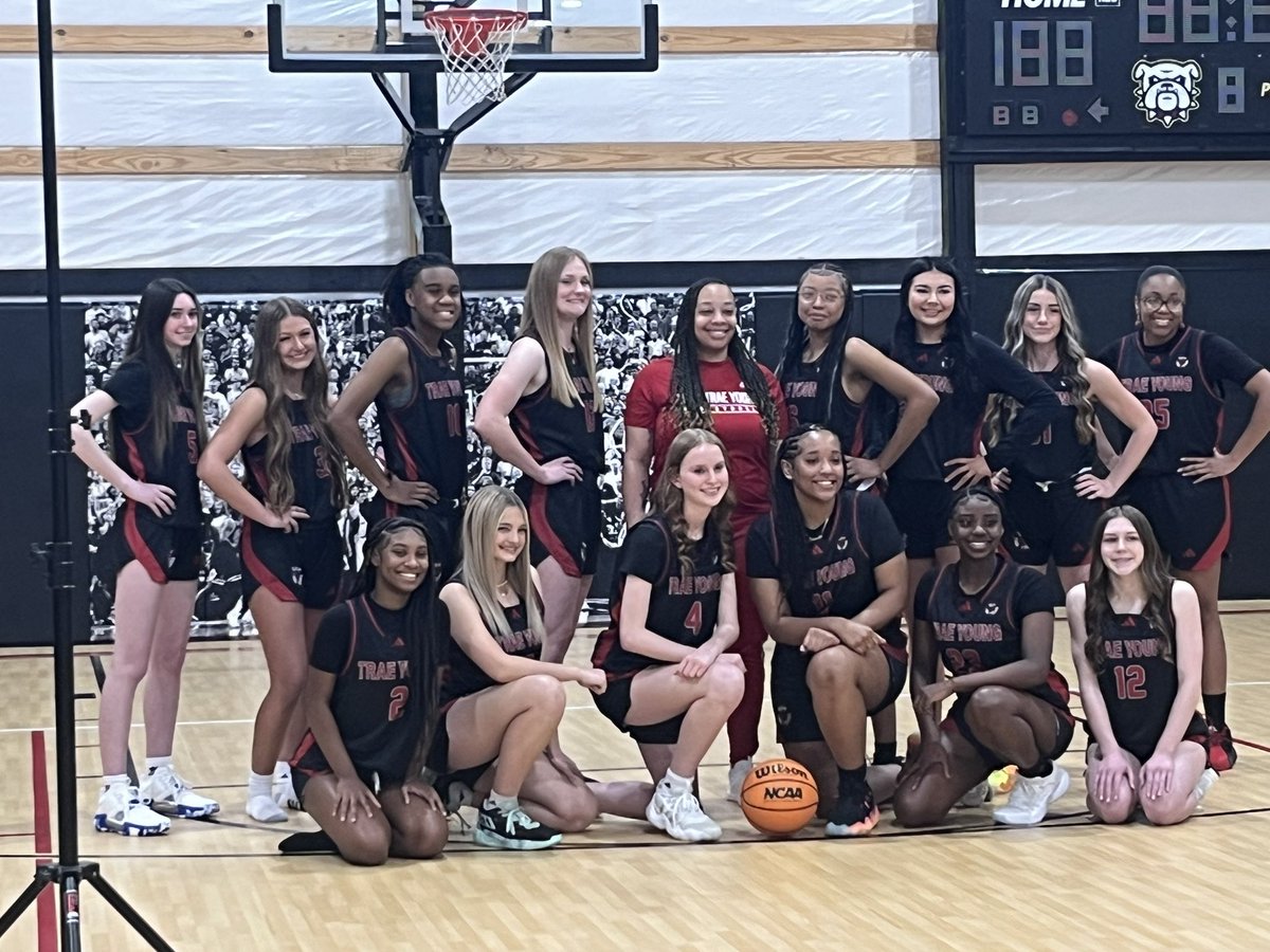 I’m so excited for this group of girls (missing a few)! This is what I do it for!! Let’s go!! #TeamTraeYoungWright15U #TeamTraeYoungWright17U @TeamTraeYoung1