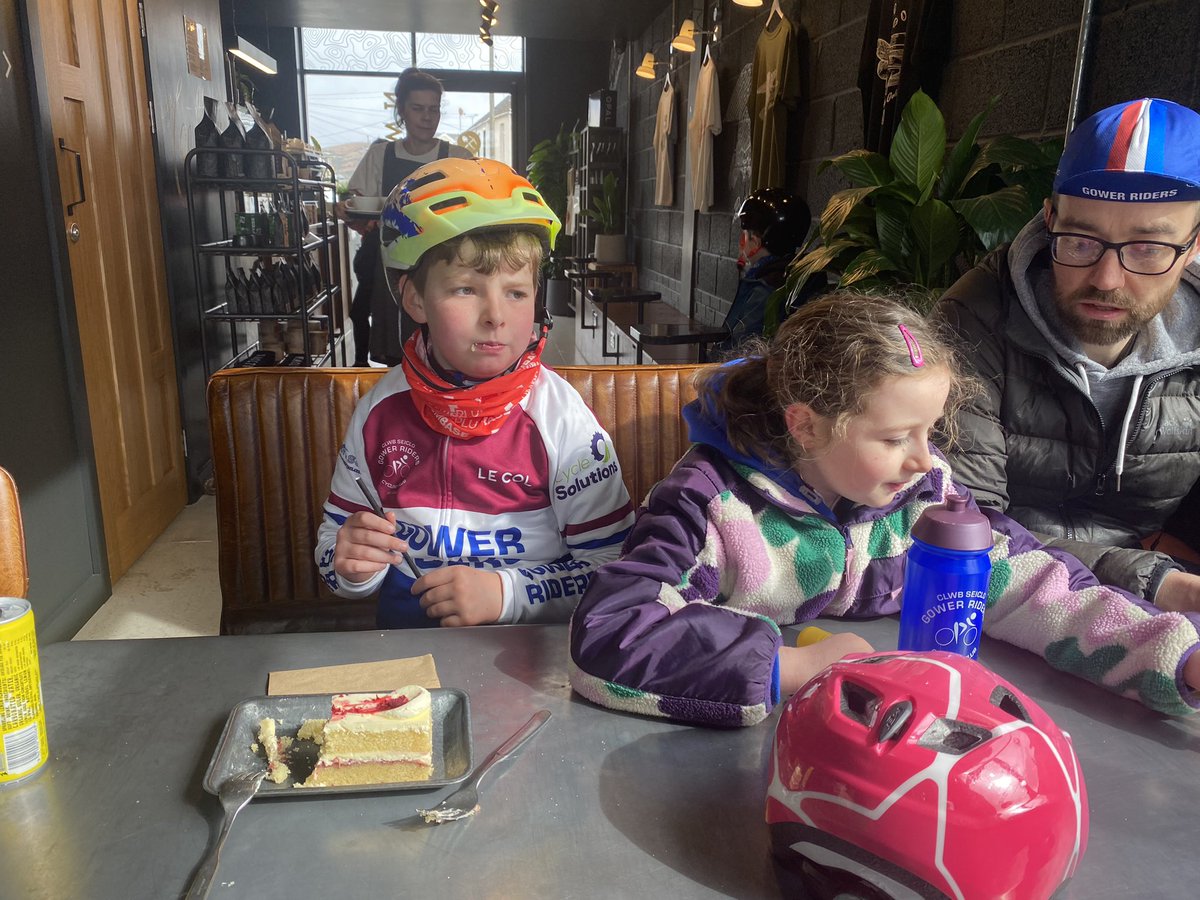 Great company and chats on this morning’s club family ride!!

We escaped the hail but the rain got us! 🙄

Great fun though and lovely coffee stop <a href="/CoaltownCoffee/">Coaltown Coffee</a> #Pontarddulais too!! 🚴🏻😁🇳🇱