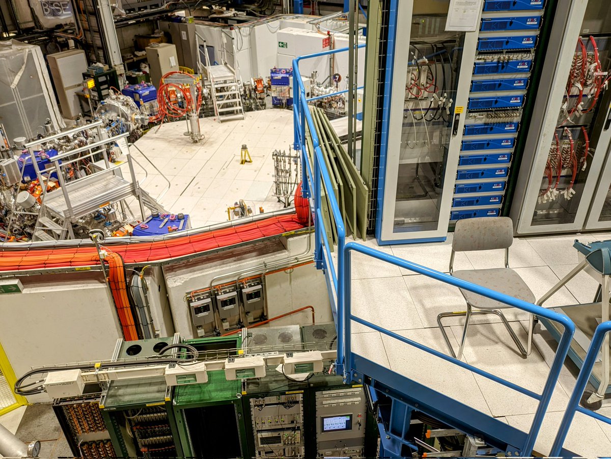 A lonely chair at <a href="/CERN/">CERN</a> for <a href="/1cRebeca/">Rebeca Gonzalez Suarez</a>. Thanks a lot to <a href="/_ana_peixoto/">Ana Peixoto</a> for the great tour!