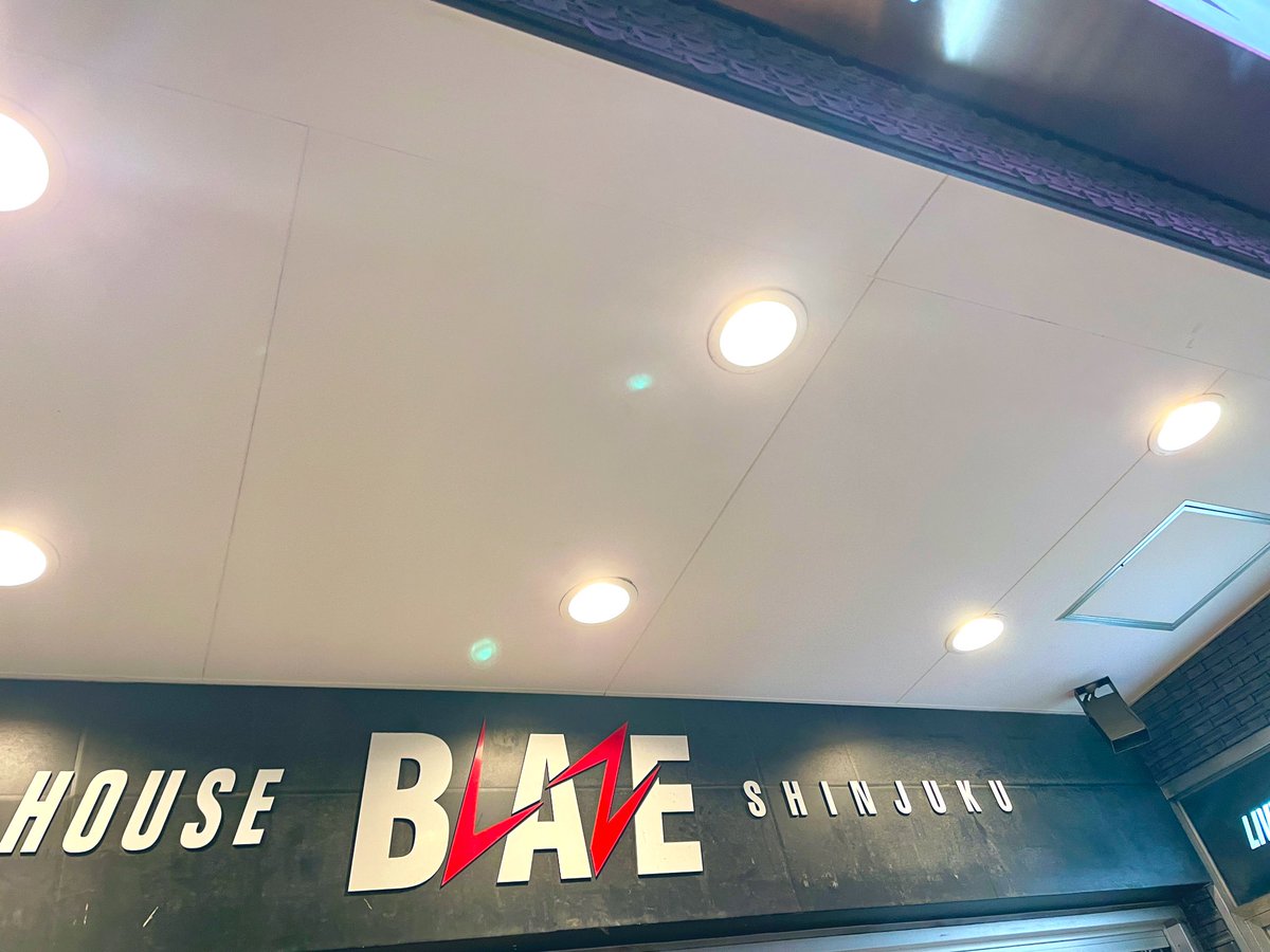 ta_ange's tweet image. 3/20はRayflowerのツアー初日を
新宿BLAZEで取材。強風で吹き飛ばされそうになりながら歌舞伎町を抜け、到着。身体に響く音がすべて心地良くて、なんだか胸がいっぱいになる幸せなライヴ空間だった✨New sg「FORCES」からもいろいろな想いを感じ取れた気がする。執筆中🖊️
#Rayflower TOUR 2024“FORCES”