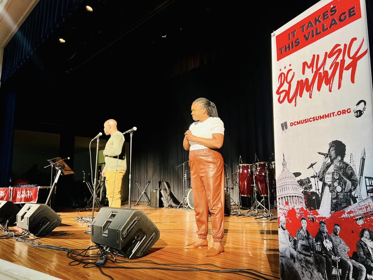 TheDCArts's tweet image. A rainy day today but our Executive Director Aaron Myers was pleased to deliver some remarks on behalf of CAH this morning at the DC Music Summit here at Anacostia High School!

For more details on this summit: dcmusicsummit.org

#TheDCArts #Music @DCMUSICSUMMIT
