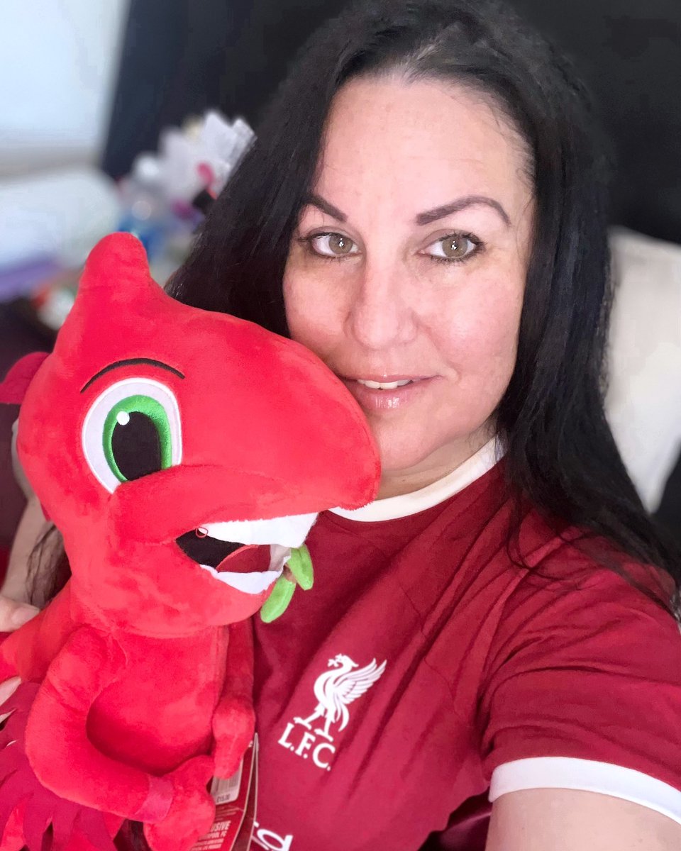 Wish I could be at @LFC v Ajax Charity Match but next best thing watching w/ @MightyRed_LFC. Great to see #StevieG, #Torres, @Kuyt & others on today!  Emotional to hear #YNWA & watch Sven-Göran Eriksson live out his dream. #LFC.  #LFCLegends2024 #YNWA #theredway #HerGameToo