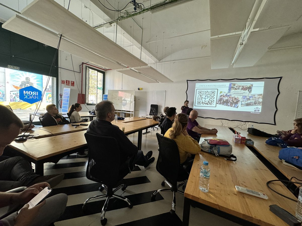 jorgefdezsa's tweet image. @netcoreconf #Orm o máster class de
Como hacer las cositas por @Beelzenef_ @ProdwareES , ni un hueco libre.