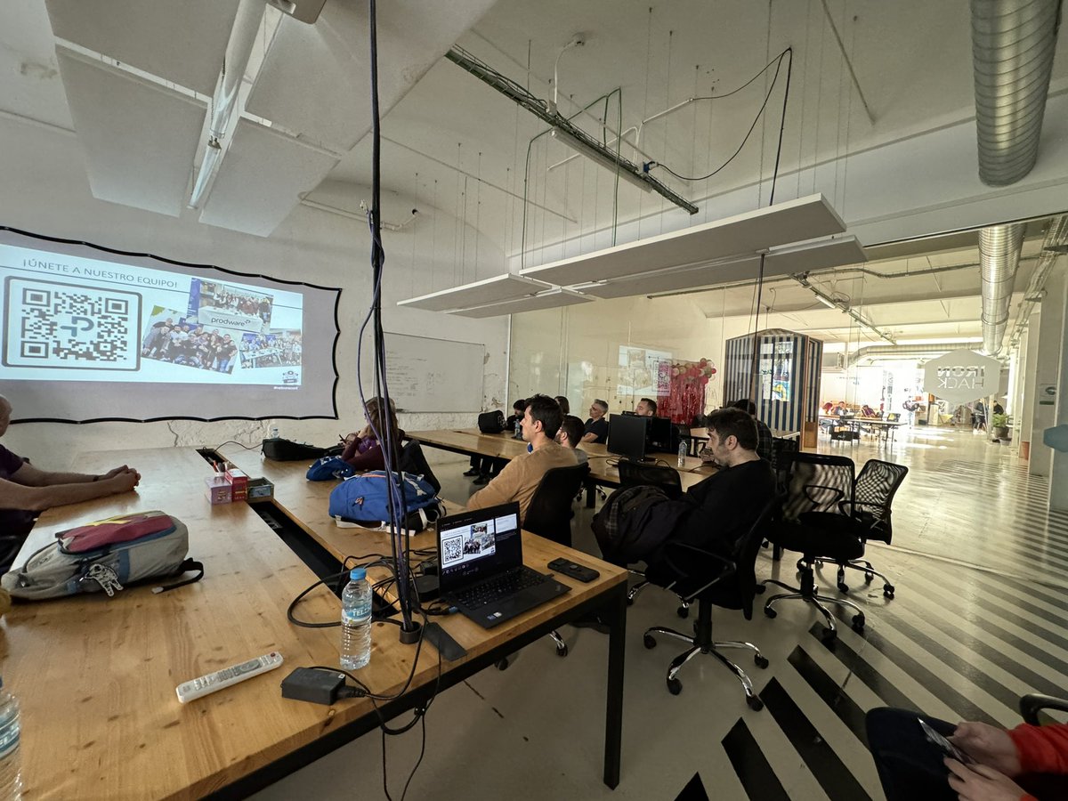 jorgefdezsa's tweet image. @netcoreconf #Orm o máster class de
Como hacer las cositas por @Beelzenef_ @ProdwareES , ni un hueco libre.