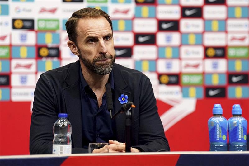 🚨🚨| Gareth Southgate on the New England Kit and the controversial new flag addition👀

“If it’s not white with a Red Cross in it then it’s not the St George’s Flag”