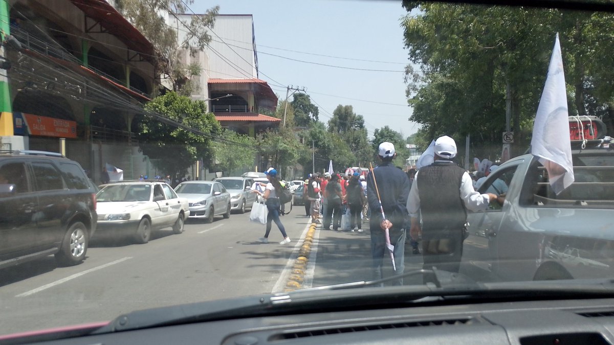 Desde cuándo está permitido cerrar vialidades principales por eventos políticos afectando a la ciudadanía
<a href="/OVIALCDMX/">OVIAL_SSCCDMX</a> <a href="/UCS_GCDMX/">Unidad de Contacto del Secretario SSC CDMX</a> <a href="/PRICDMX_/">PRI Ciudad de México</a> <a href="/GobiernoMX/">Gobierno de México</a> @AlcCuajimalpa <a href="/STaboadaMx/">Santiago Taboada</a> <a href="/UCS_GCDMX/">Unidad de Contacto del Secretario SSC CDMX</a>