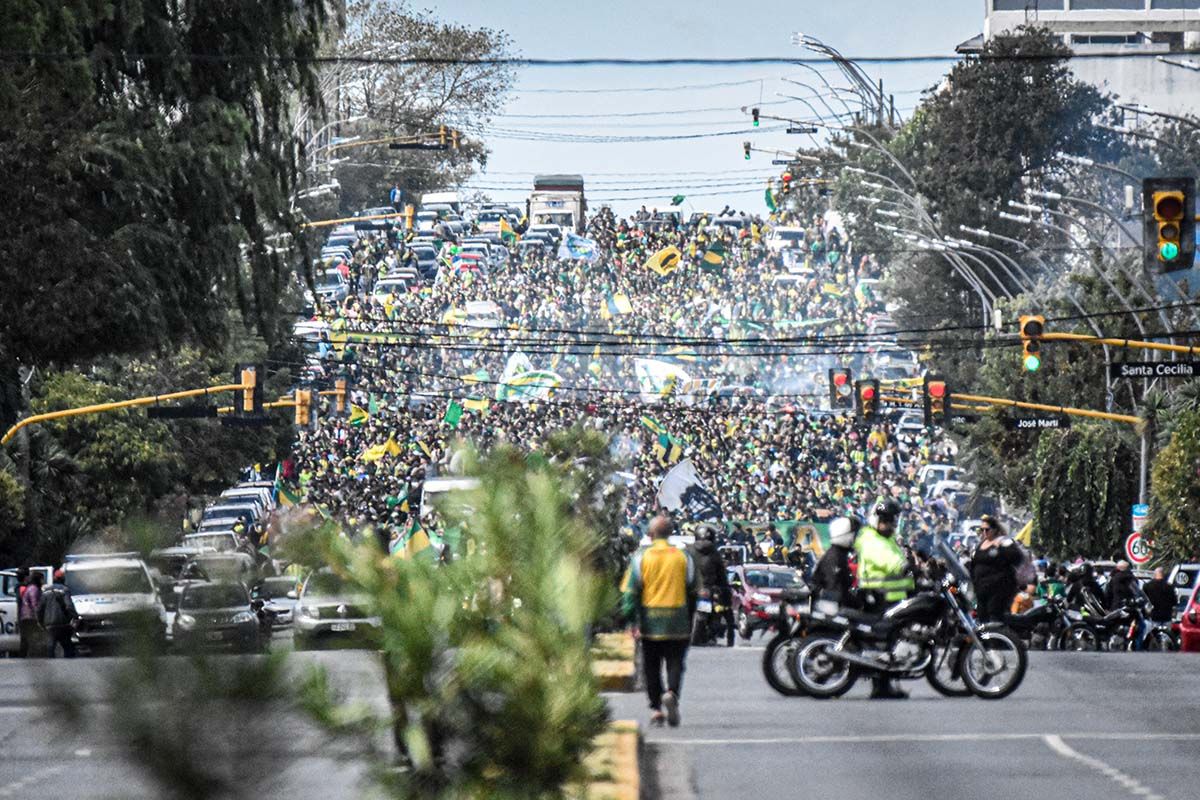Una ciudad paralizada, por un clásico de fútbol.

Bendito fútbol argentino. 🫶🏽🇦🇷