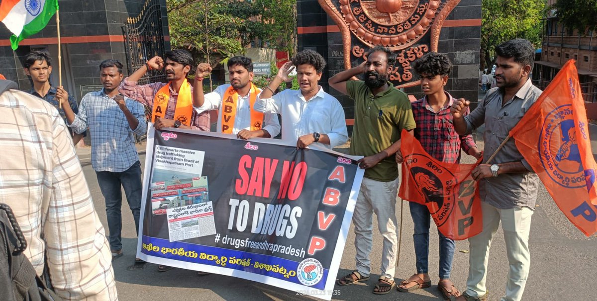 GudipatiSubbar2's tweet photo. రాష్ట్రం లో డ్రగ్స్ మాఫియానీ అరికట్టాలి.
అభివృద్ధి ఆంధ్రప్రదేశ్ కావాలి... మత్తు ఆంధ్రప్రదేశ్ వద్దు...ఈ మాఫియా వెనుకున్న అందరినీ అరెస్ట్ చేయాలి.. https://t.co/LtLeJrCp7J