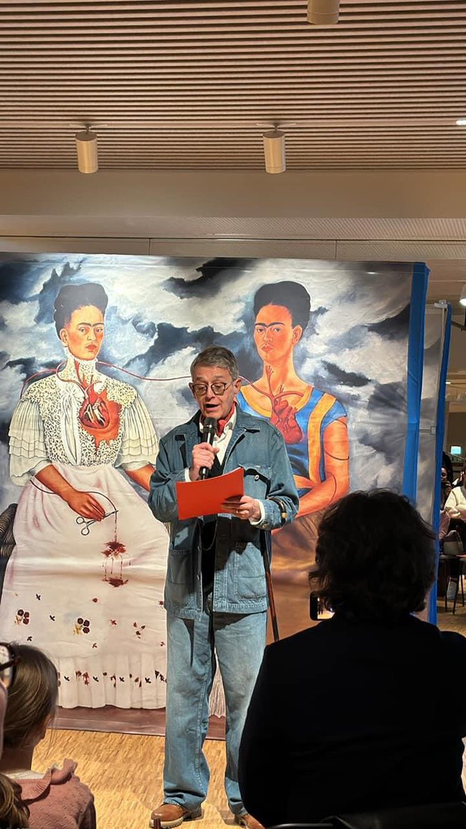 OryLaetitia's tweet photo. « Fandango para la lectura »
🌸🌺💜
Aujourd’hui c’était l’inauguration de la nouvelle médiathèque Frida Kahlo à Schiltigheim @bib2strasbourg avec les élèves d’espagnol de Betina Bam-Hamed du @LeCorbusier67  : exposition, lectures en espagnol et pauses musicales https://t.co/hNdnD9O2Mf